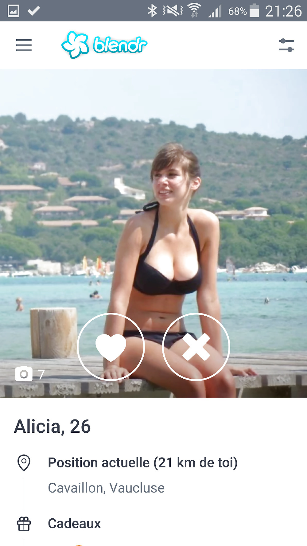 Jeune célibataire de 40 ans cherche mec assez endurant pour vivre une superbe nuit de sexe